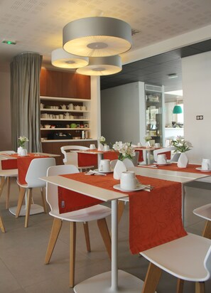 Esmorzar diari d'estil bufet (de pagament) 