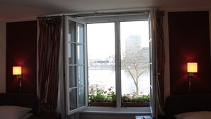 Unclassified image, 3 of 130, button - Hotel Hayk (Cologne)