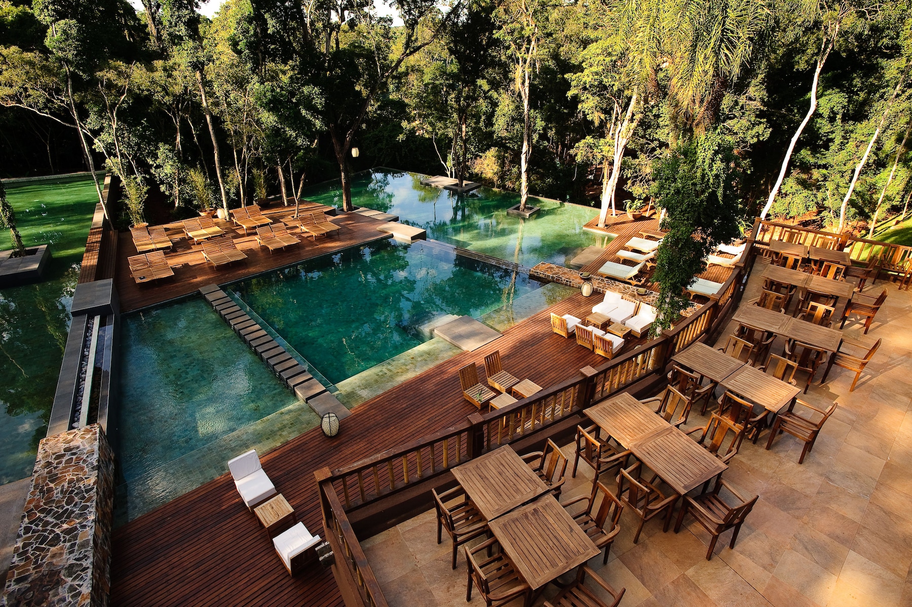 2 piscinas externas, guarda-sóis, espreguiçadeiras