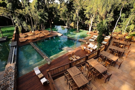 2 piscinas al aire libre, sombrillas, sillones reclinables de piscina