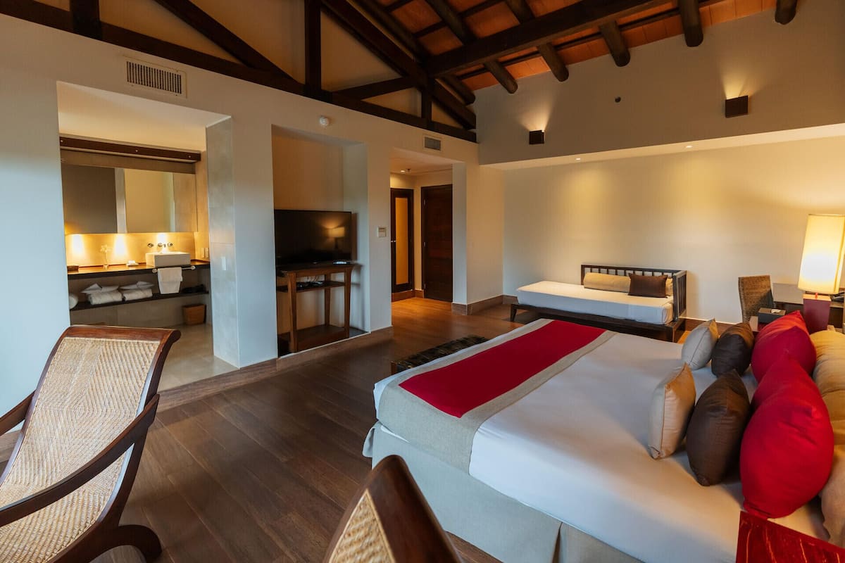 1 bedroom, premium bedding, down comforters, pillowtop beds