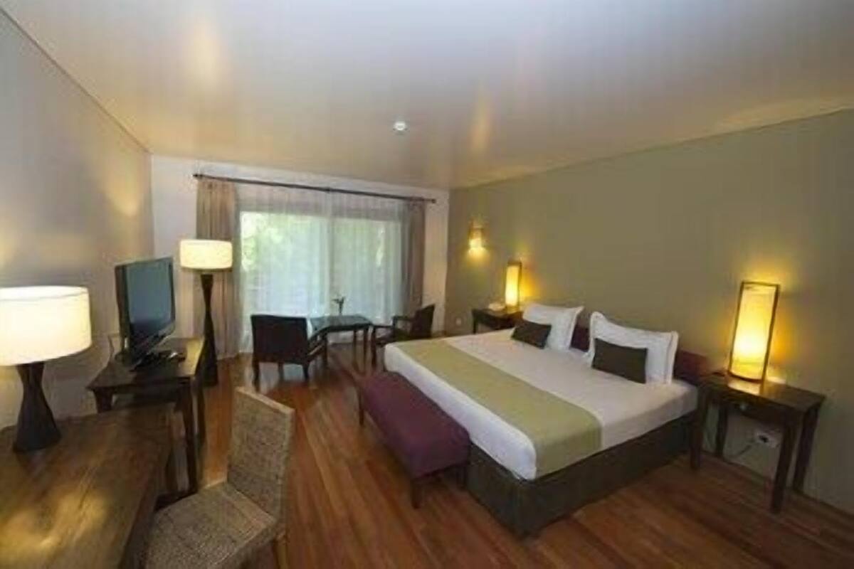 Premium bedding, down comforters, pillowtop beds, minibar