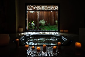 Couples treatment room(s), sauna, hot tub, steam room, body treatments