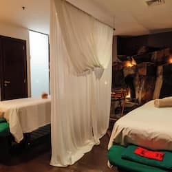Couples treatment room(s), sauna, hot tub, steam room, body treatments