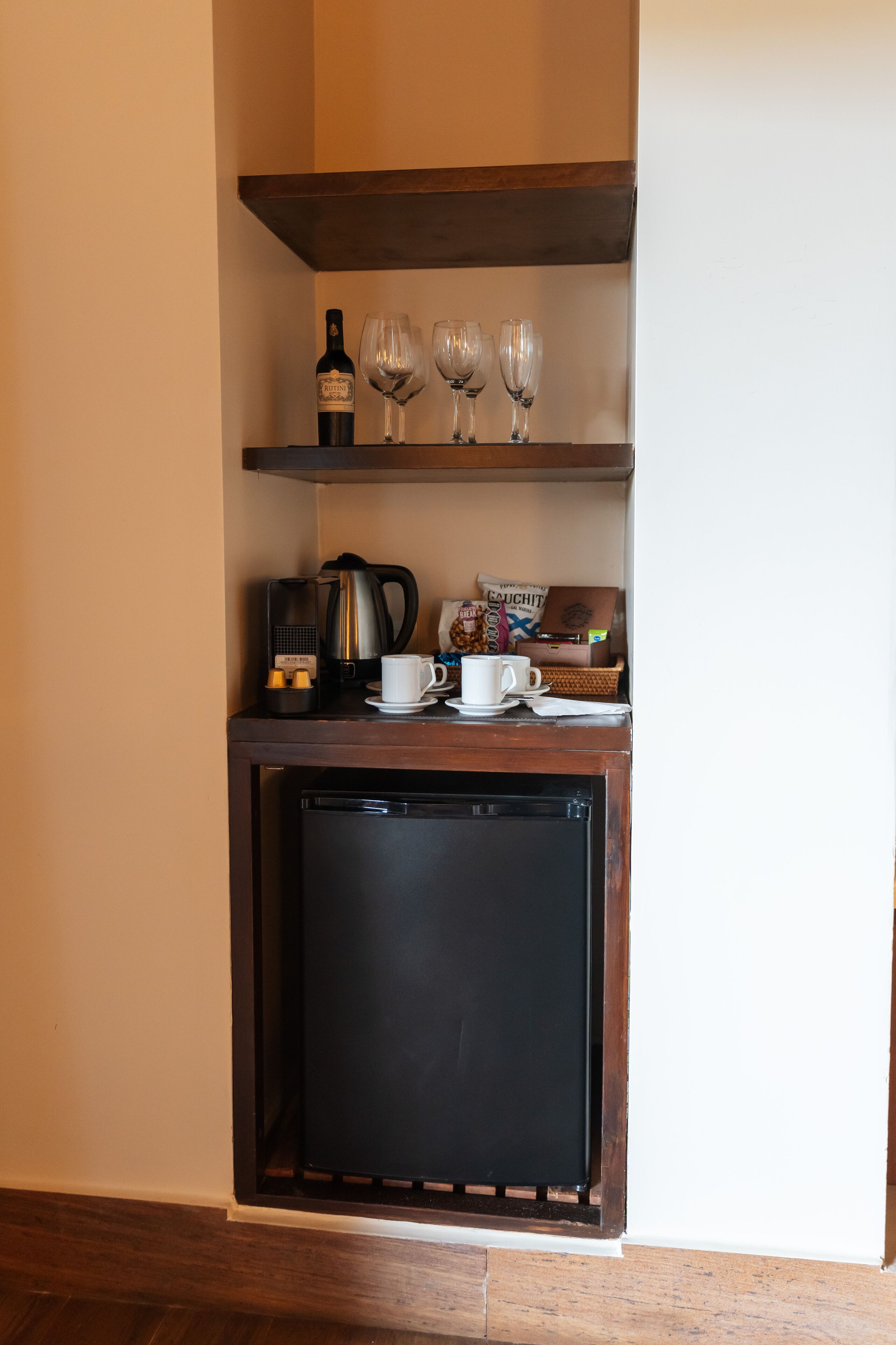 suite | coffee and/or coffee maker