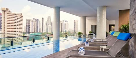 Una piscina cubierta