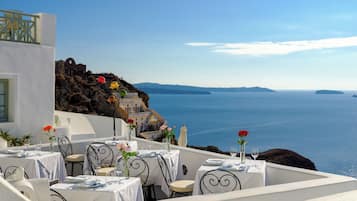 Breakfast, dinner served; Mediterranean cuisine, ocean views