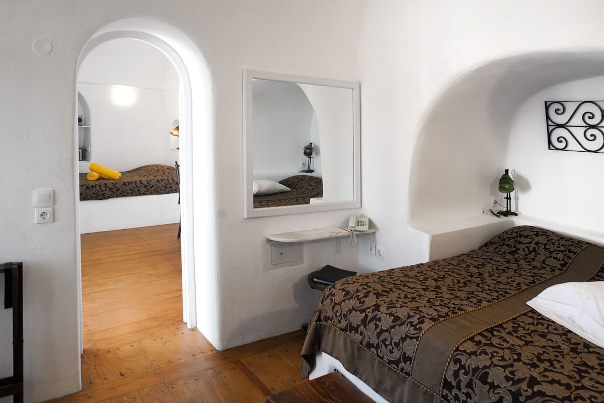 Executive Suite, Jetted Tub (Caldera View) | 1 bedroom, premium bedding, in-room safe, soundproofing