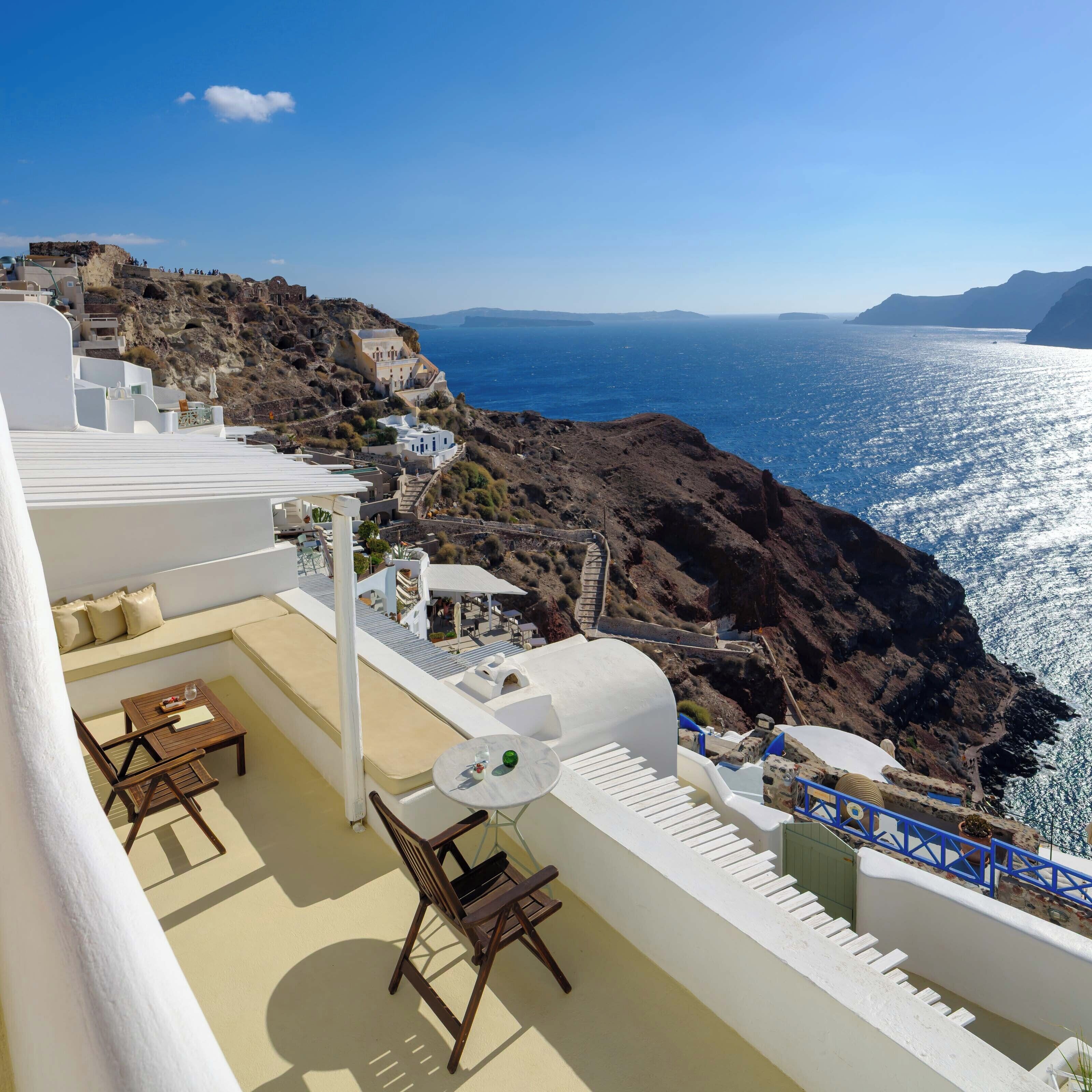 Seniorisviitti, poreamme (Caldera View) | Ylelliset vuodevaatteet, tallelokero huoneessa, äänieristys