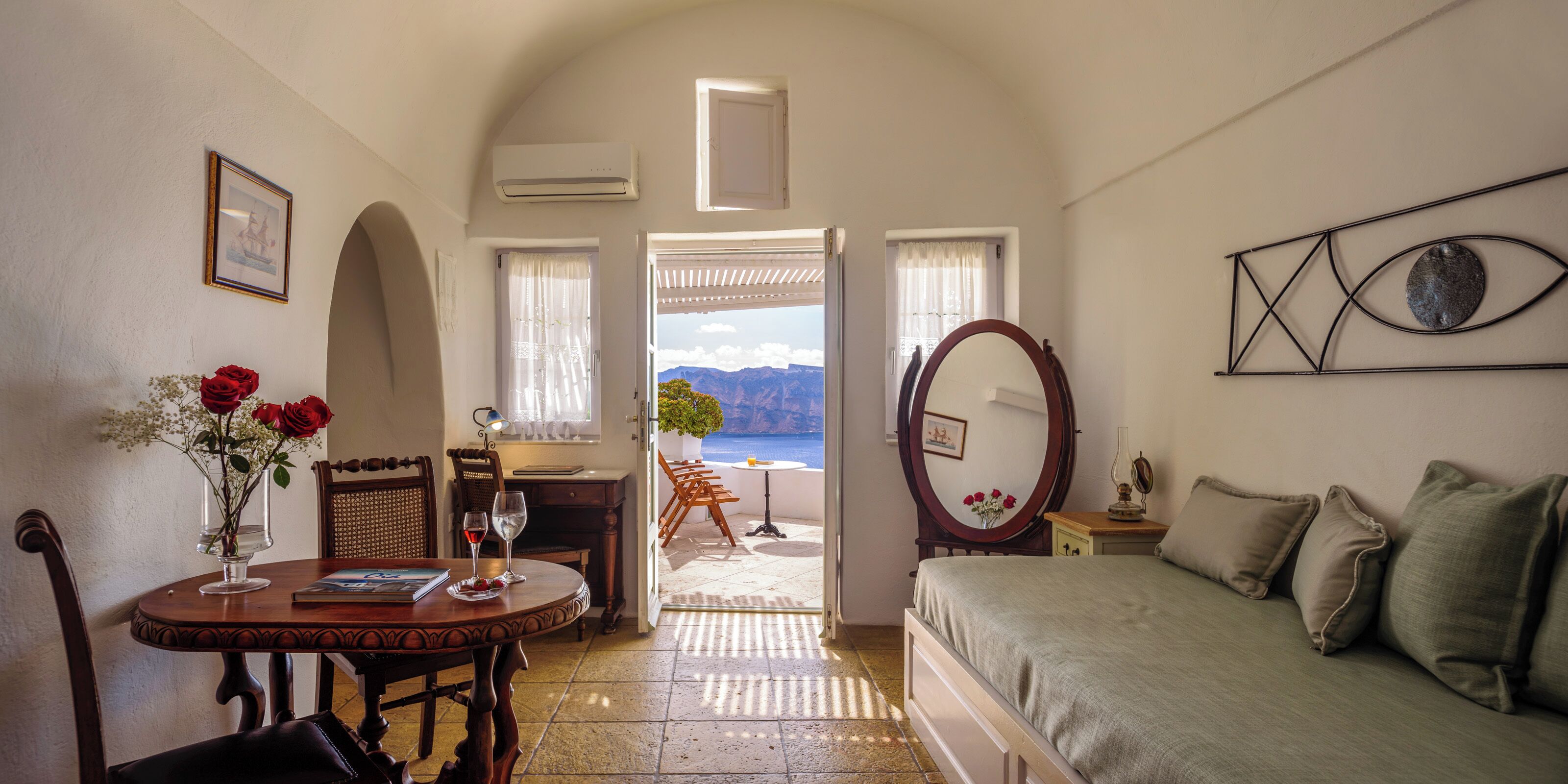 Suite superior, bañera de hidromasaje (Caldera View) | Ropa de cama de alta calidad, caja fuerte, sistema de insonorización