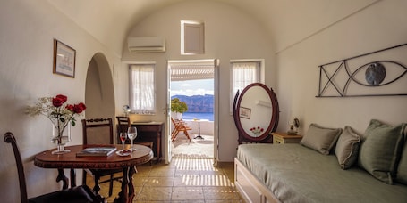 Superior Suite, Jetted Tub (Caldera View) | Premium bedding, in-room safe, soundproofing, iron/ironing board. Fanari Villas Santorini