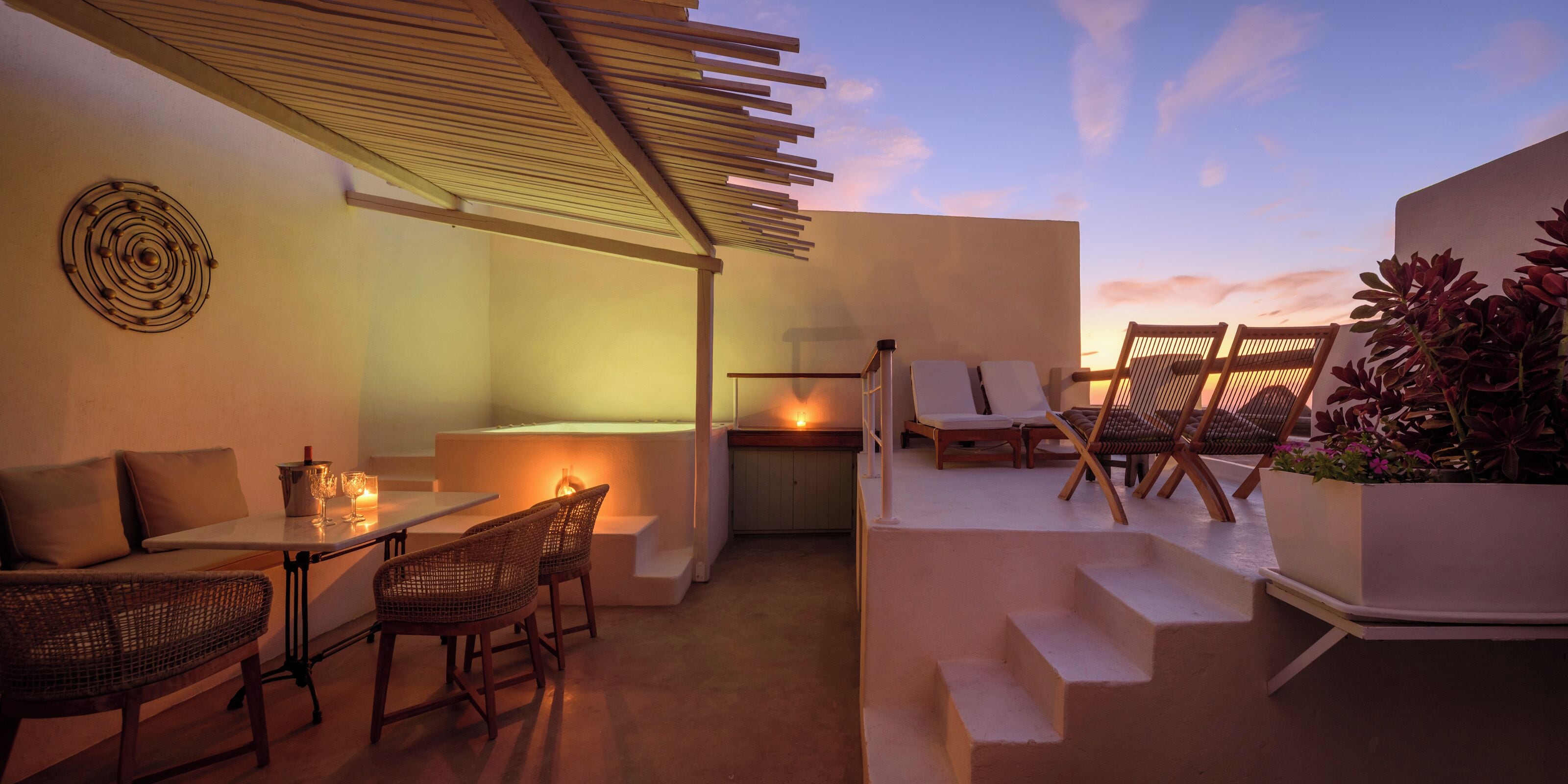 Kyklos Villa *100 meters outside the complex | Ylelliset vuodevaatteet, tallelokero huoneessa, äänieristys