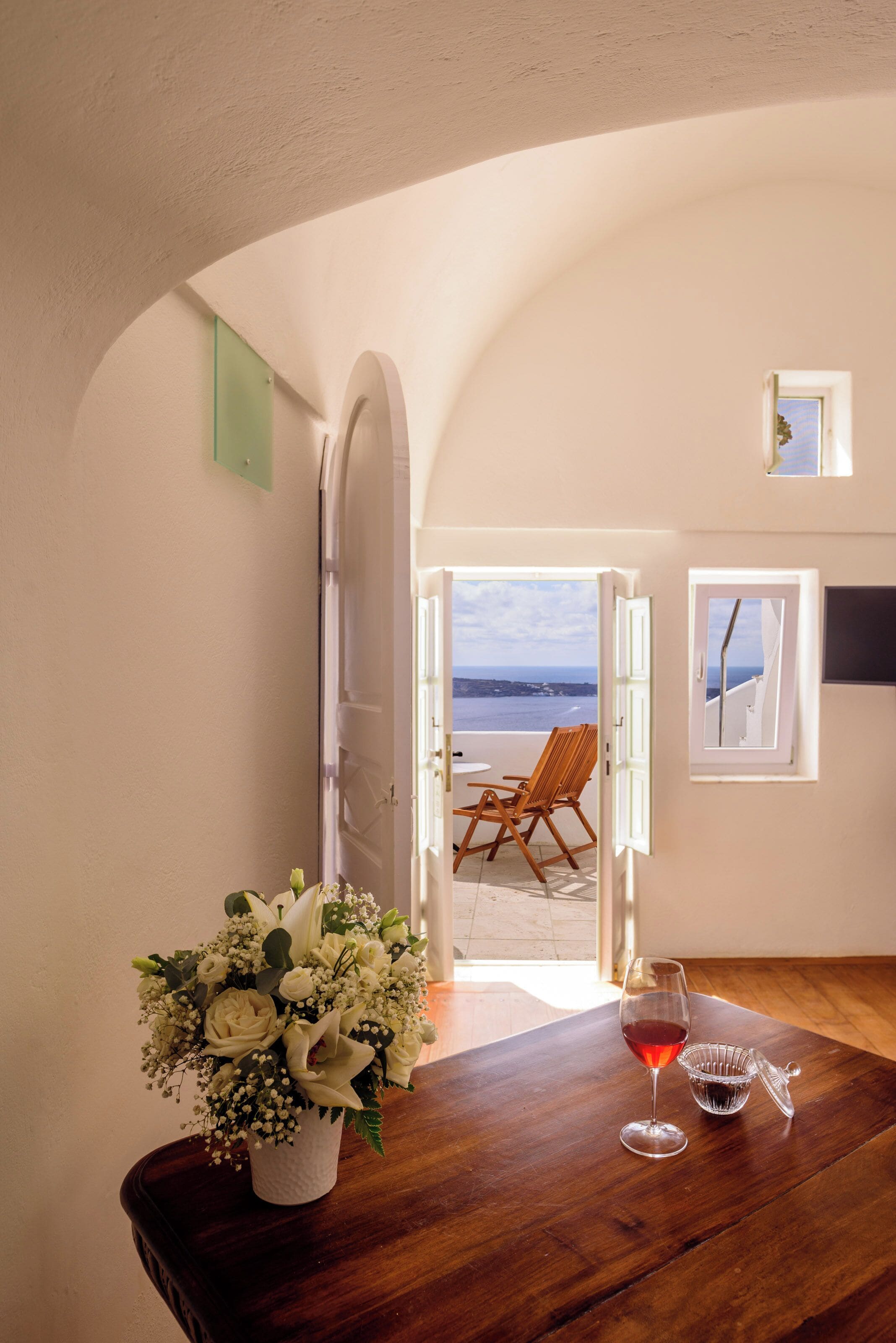 Executive Suite, Jetted Tub (Caldera View) | Premium bedding, in-room safe, soundproofing, iron/ironing board