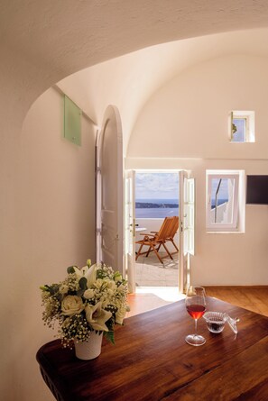 Executive-Suite, Whirlpool (Caldera View) | Hochwertige Bettwaren, Zimmersafe, schallisolierte Zimmer