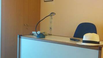 Apartemen, 1 kamar tidur, pemandangan laut | Brankas, tempat tidur bayi gratis, Wi-Fi gratis, dan seprai linen