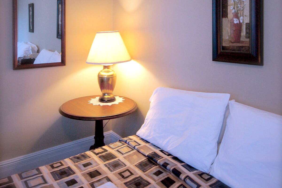 Zimmer, 2 Doppelbetten, eigenes Bad