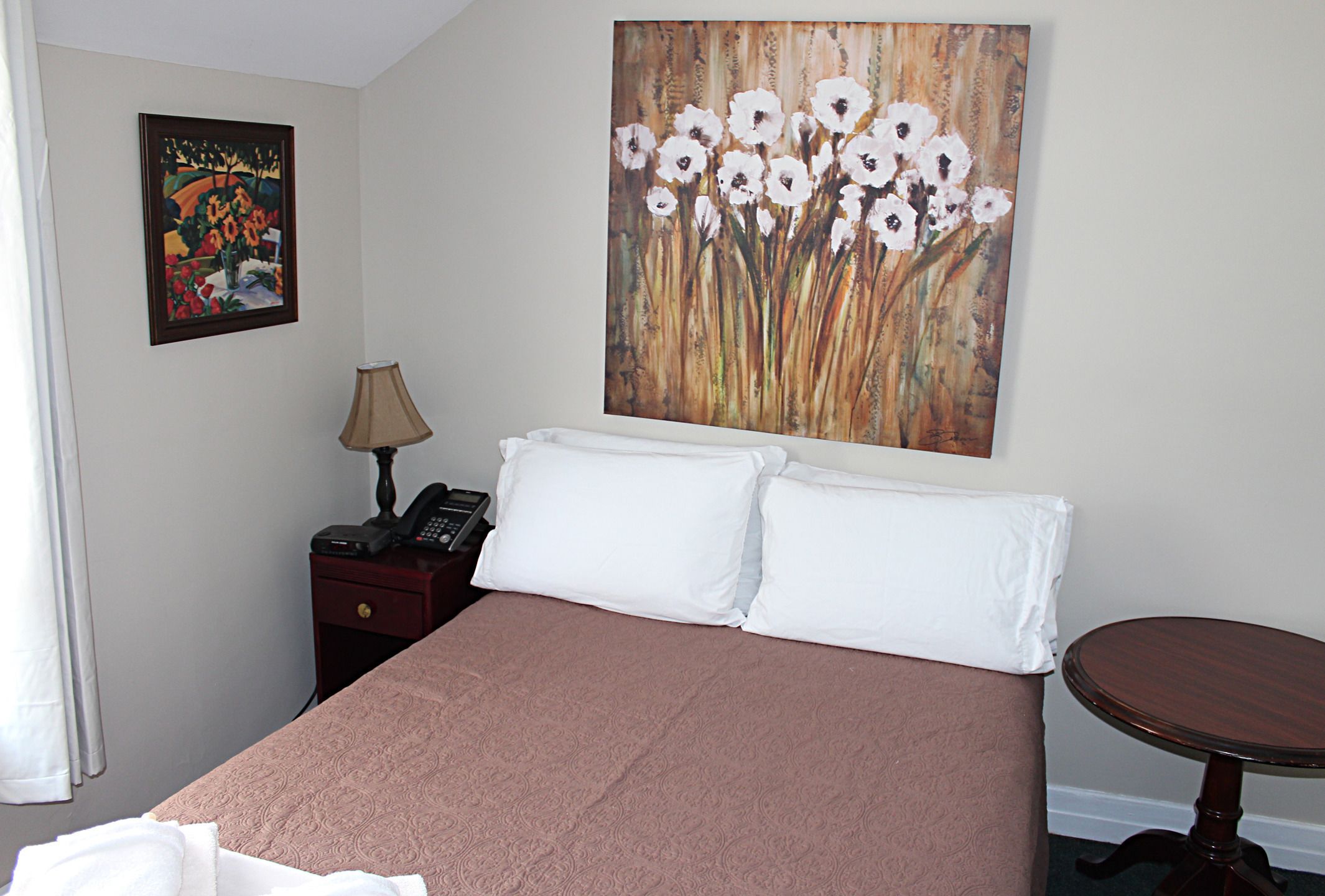 Zimmer, 1 Doppelbett, eigenes Bad