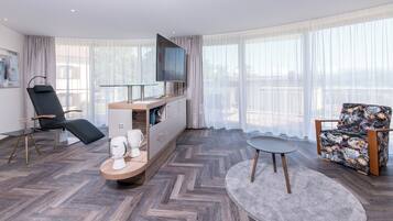 Suite – panorama | Sengetøy av topp kvalitet, minibar, safe på rommet og skrivebord
