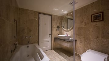 Habitación Grand con 2 camas individuales, 2 camas individuales (Milan) | Baño | Regadera, amenidades de baño gratuitas, secadora de cabello, pantuflas
