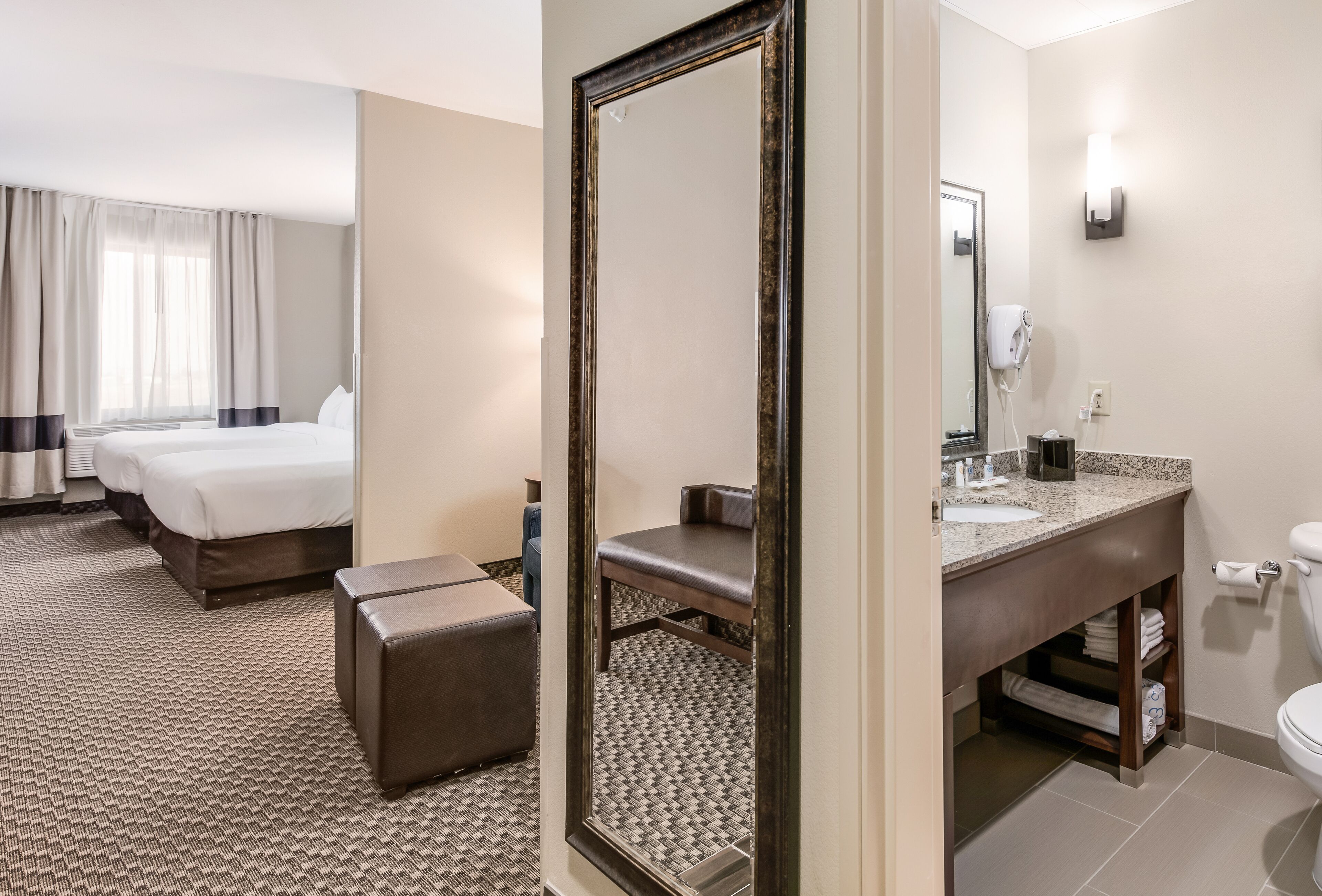 suite, multiple beds, accessible, non smoking | bathroom | combined shower/bathtub, free toiletries, hair dryer, towels
