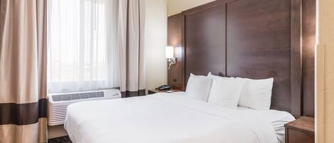 Meja kerja, setrika/meja setrika, dan tempat tidur bayi (biaya tambahan)