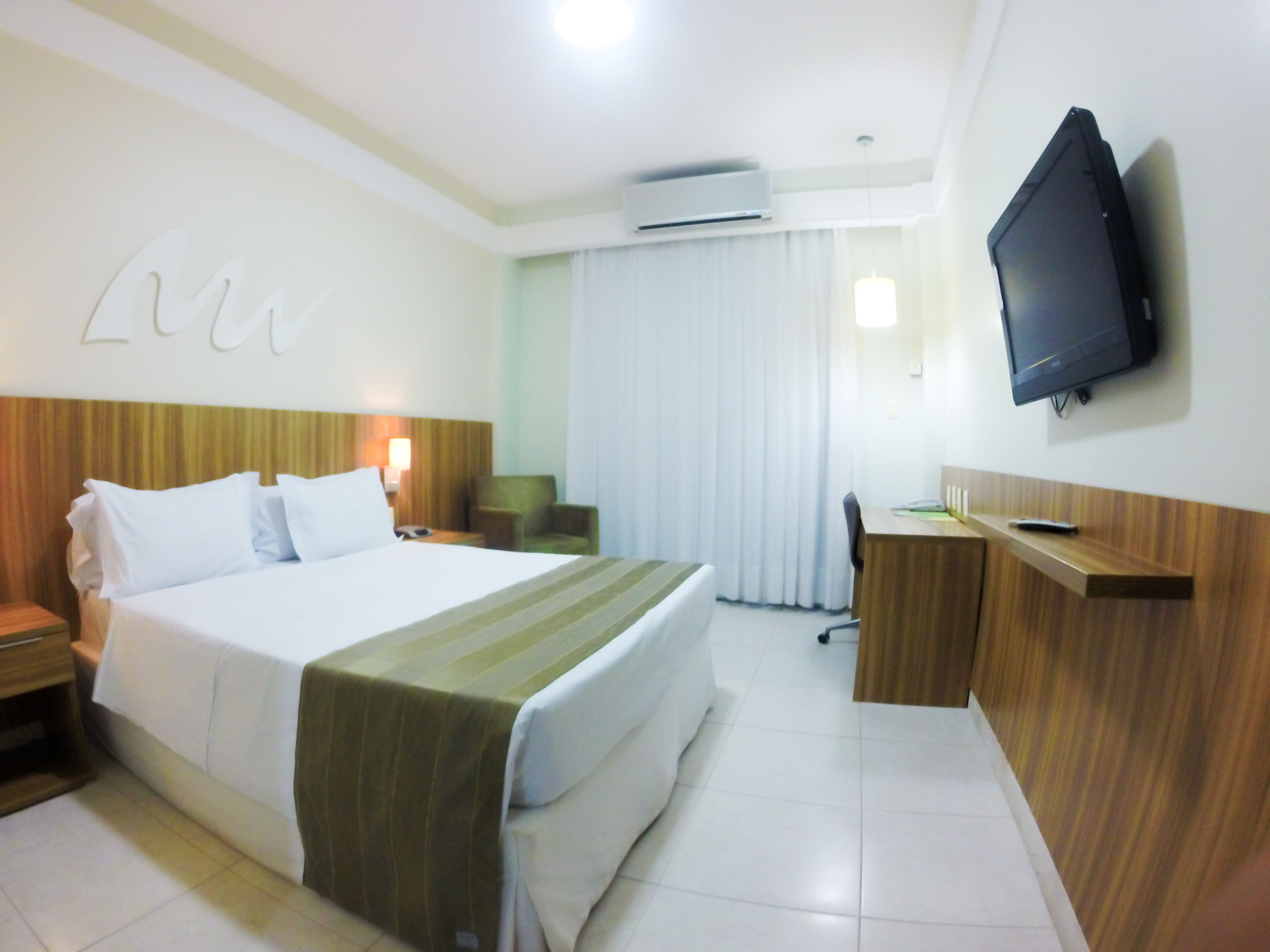 Minibar, una cassaforte in camera, una scrivania, tende oscuranti