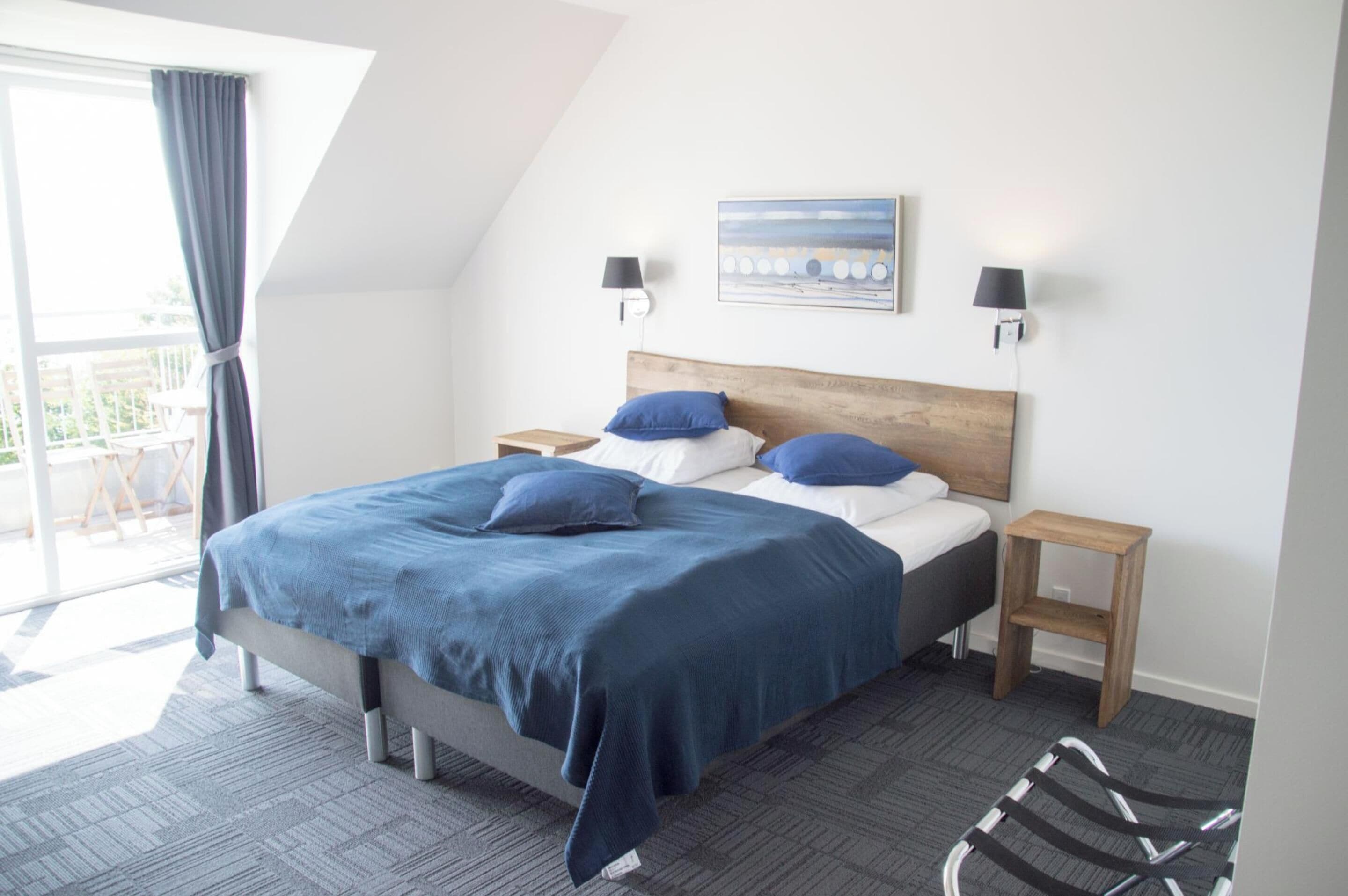 Desk, laptop workspace, iron/ironing board, free WiFi