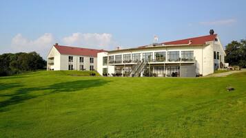 Vista frontal de la propiedad