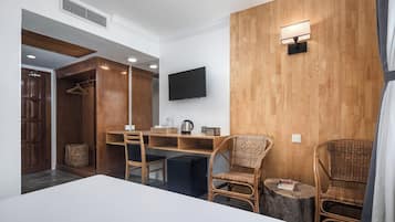 1 bedroom, premium bedding, minibar, in-room safe