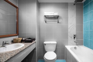 免费洗浴用品  、吹风机、拖鞋、毛巾