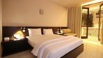 Minibar, rollaway beds, free WiFi