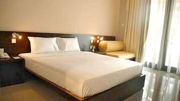 Deluxe Room | Minibar, rollaway beds, free WiFi