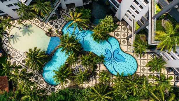 Outdoor pool - Grand Tropic Suites Hotel (Jakarta)