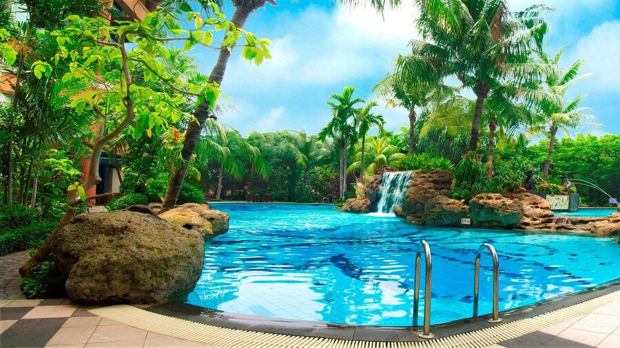 Grand Tropic Suites Hotel