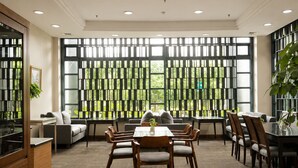 Lobby sitting area - Grand Tropic Suites Hotel (Jakarta)