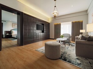 Grand Executive Suite | Biancheria da letto di alta qualità, minibar, una scrivania, lenzuola