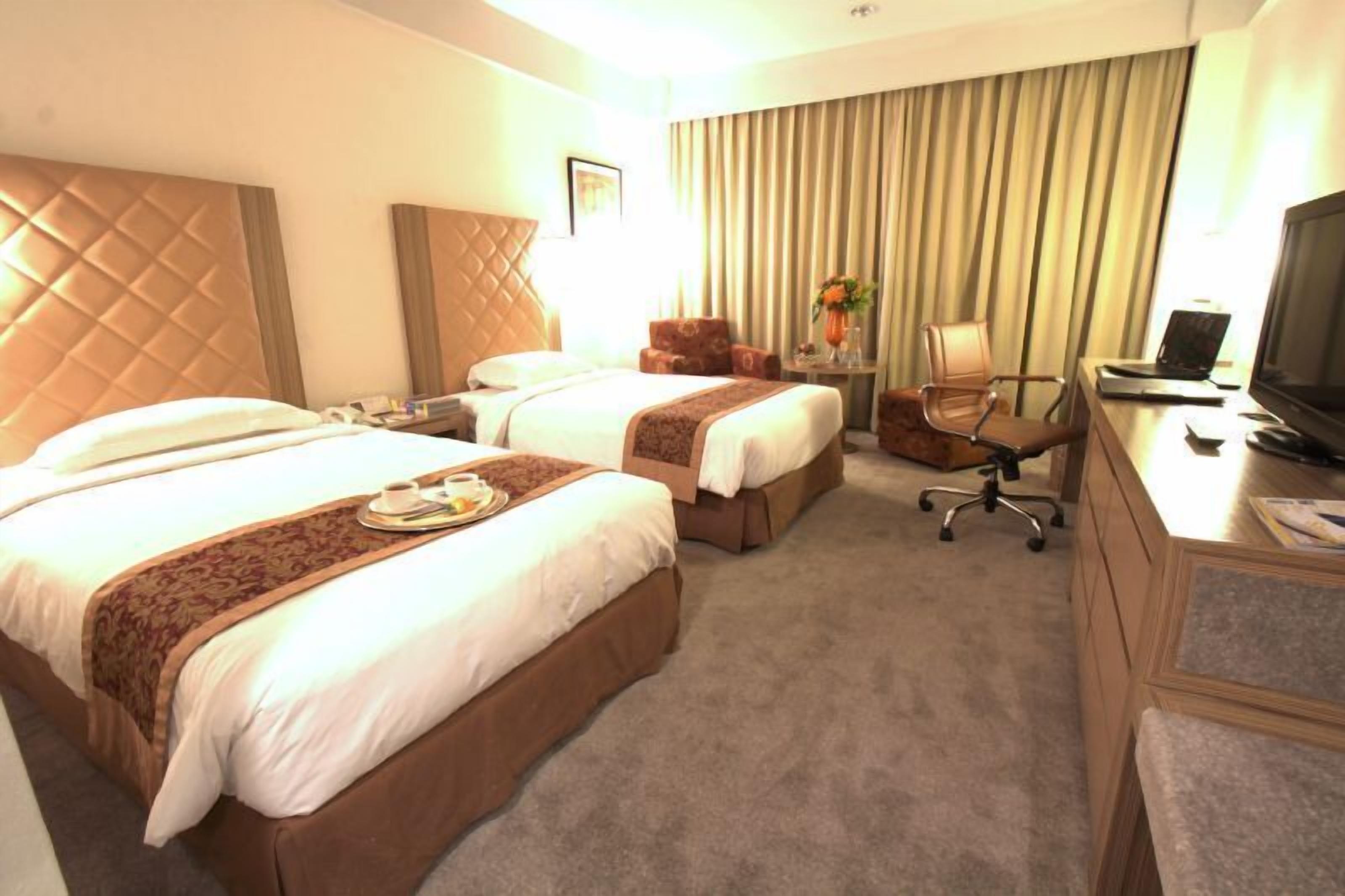 Premium bedding, minibar, desk, bed sheets