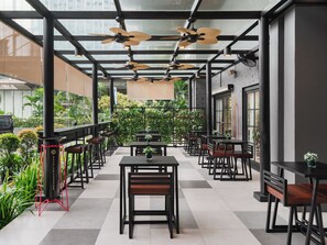 4 restaurants, international cuisine - Grand Sahid Jaya (Jakarta)