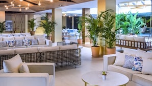 Lobby sitting area - Mediterráneo Bay Hotel & Resort (Roquetas de Mar)