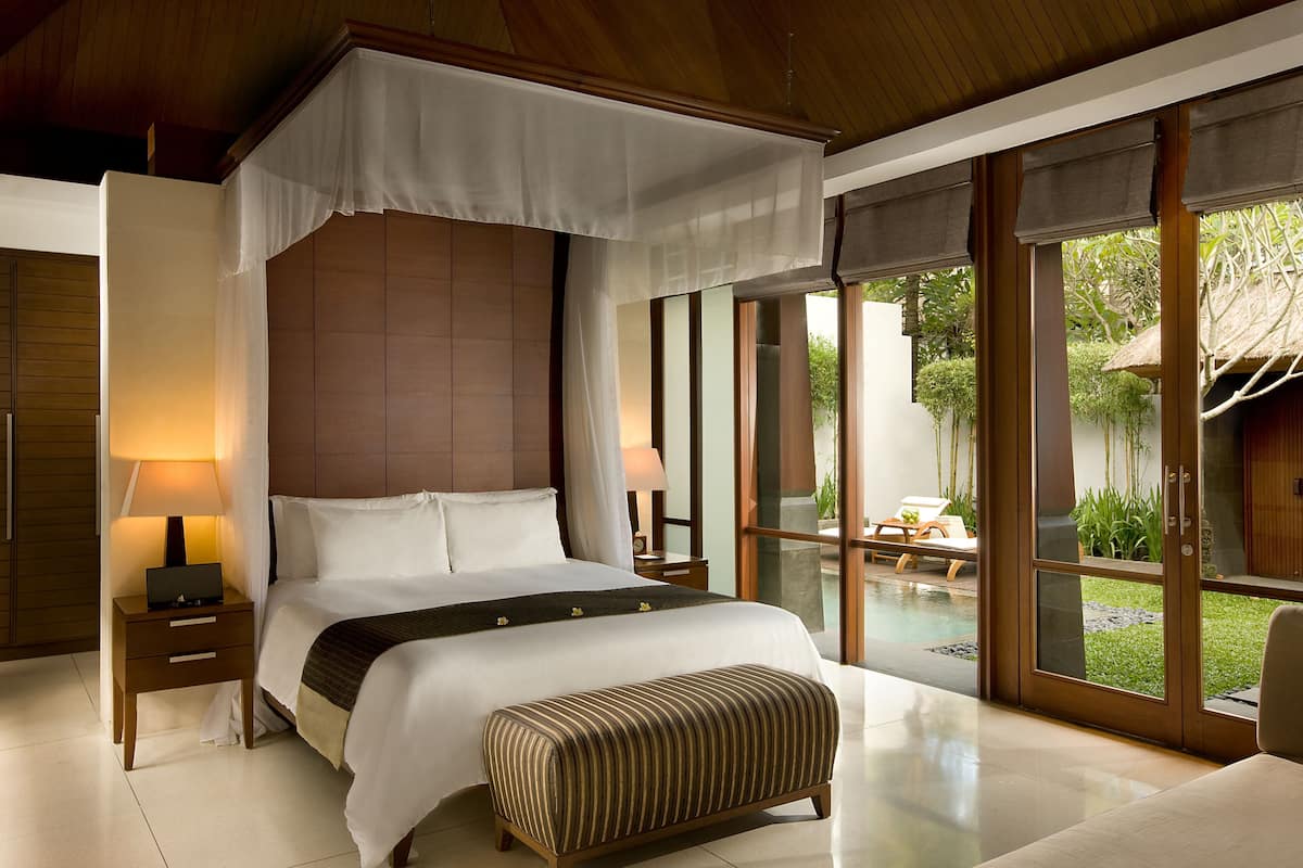 Premium bedding, down duvets, minibar, in-room safe
