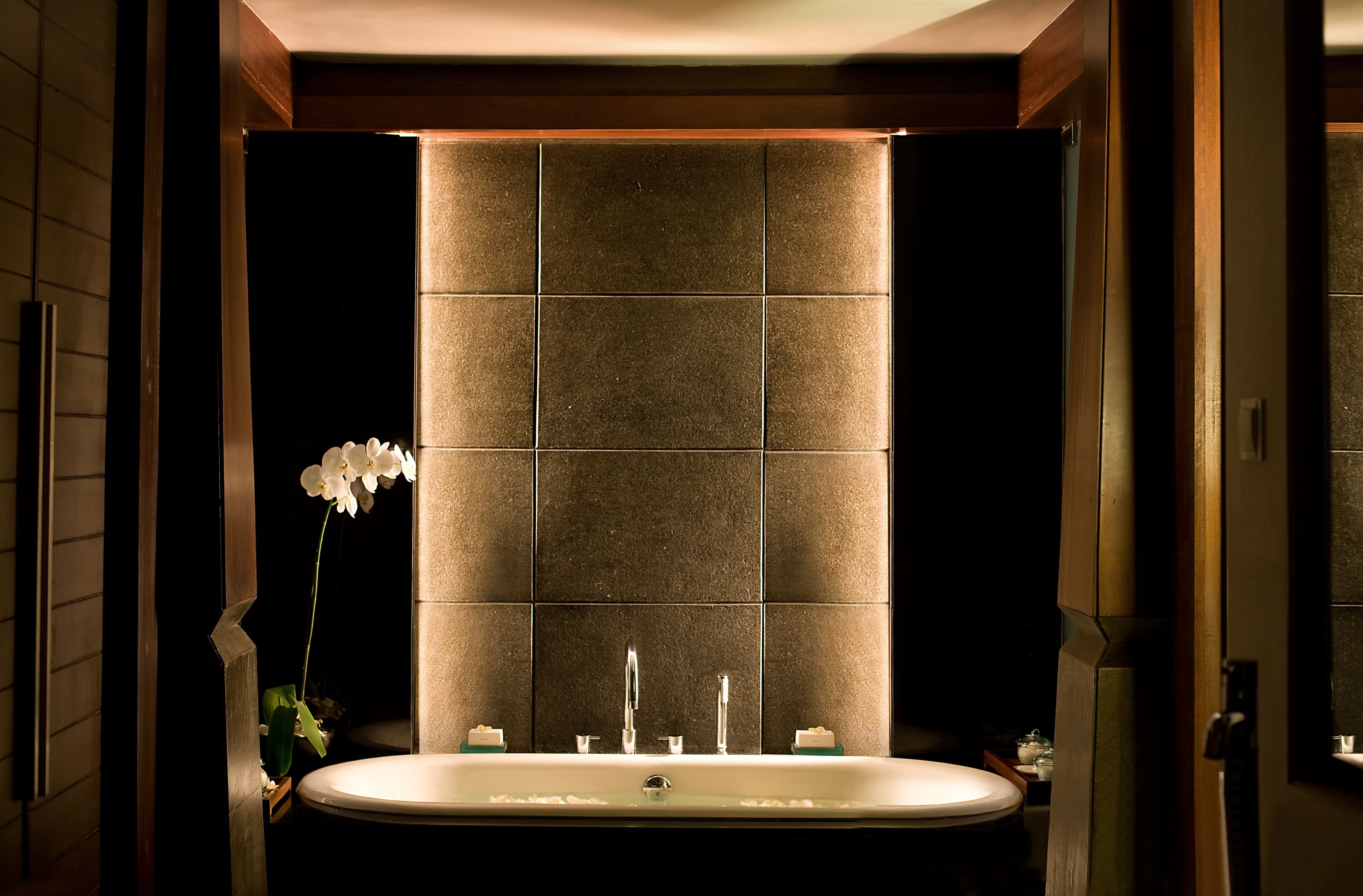 deep-soaking bathtub