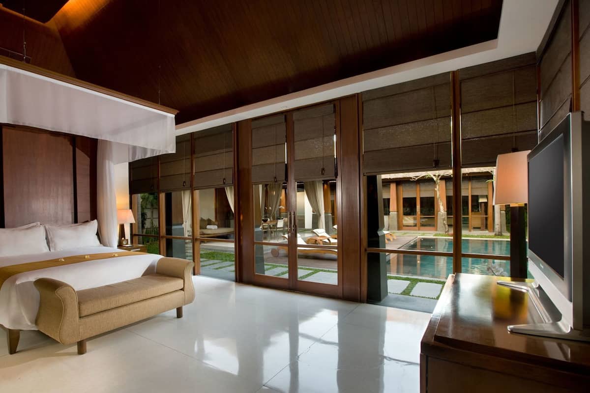 Roupas de cama premium, edredons de pluma, frigobar, cofres nos quartos