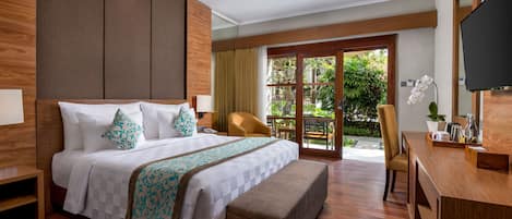 1 soveværelse, pengeskab på værelset, individuel indretning, skrivebord