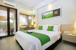 In-room safe, soundproofing, free WiFi, bed sheets - Kokonut Suites (Seminyak)