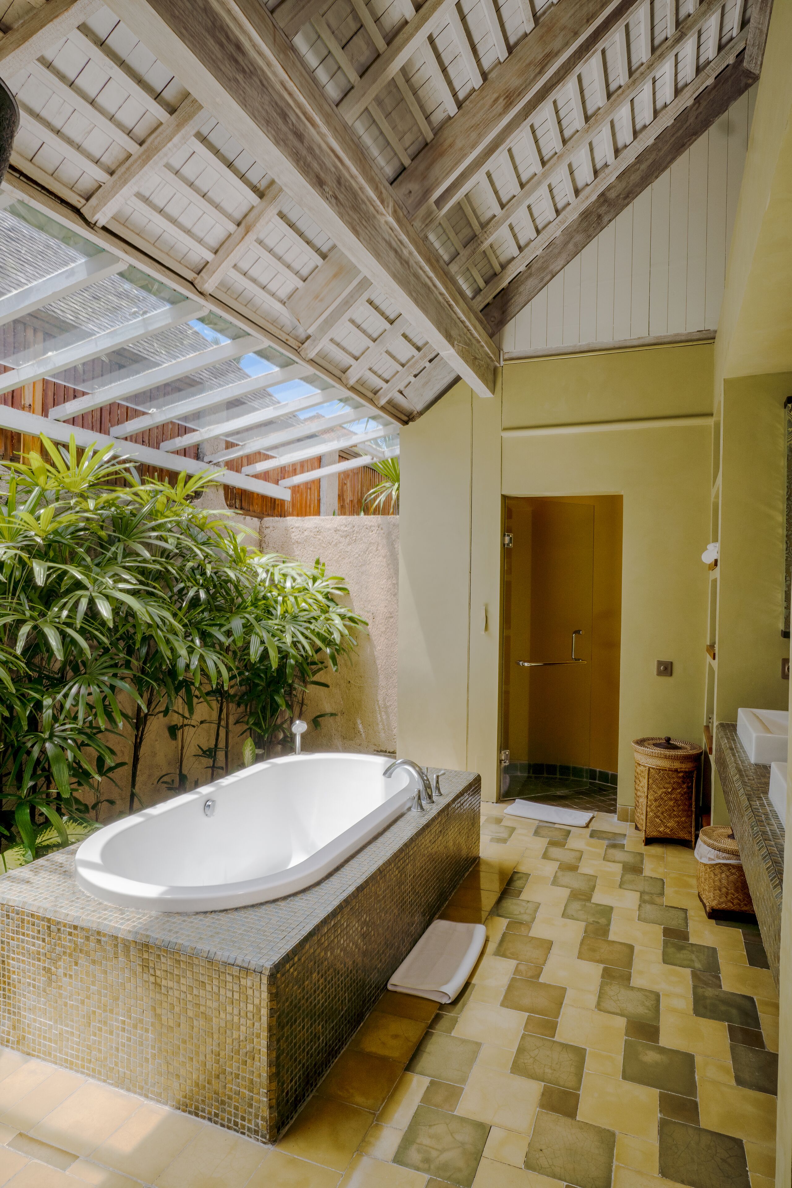 別墅, 2 間臥室, 私人泳池 | 浴室 | 獨立浴缸和淋浴設備、免費盥洗用品、吹風機、浴袍