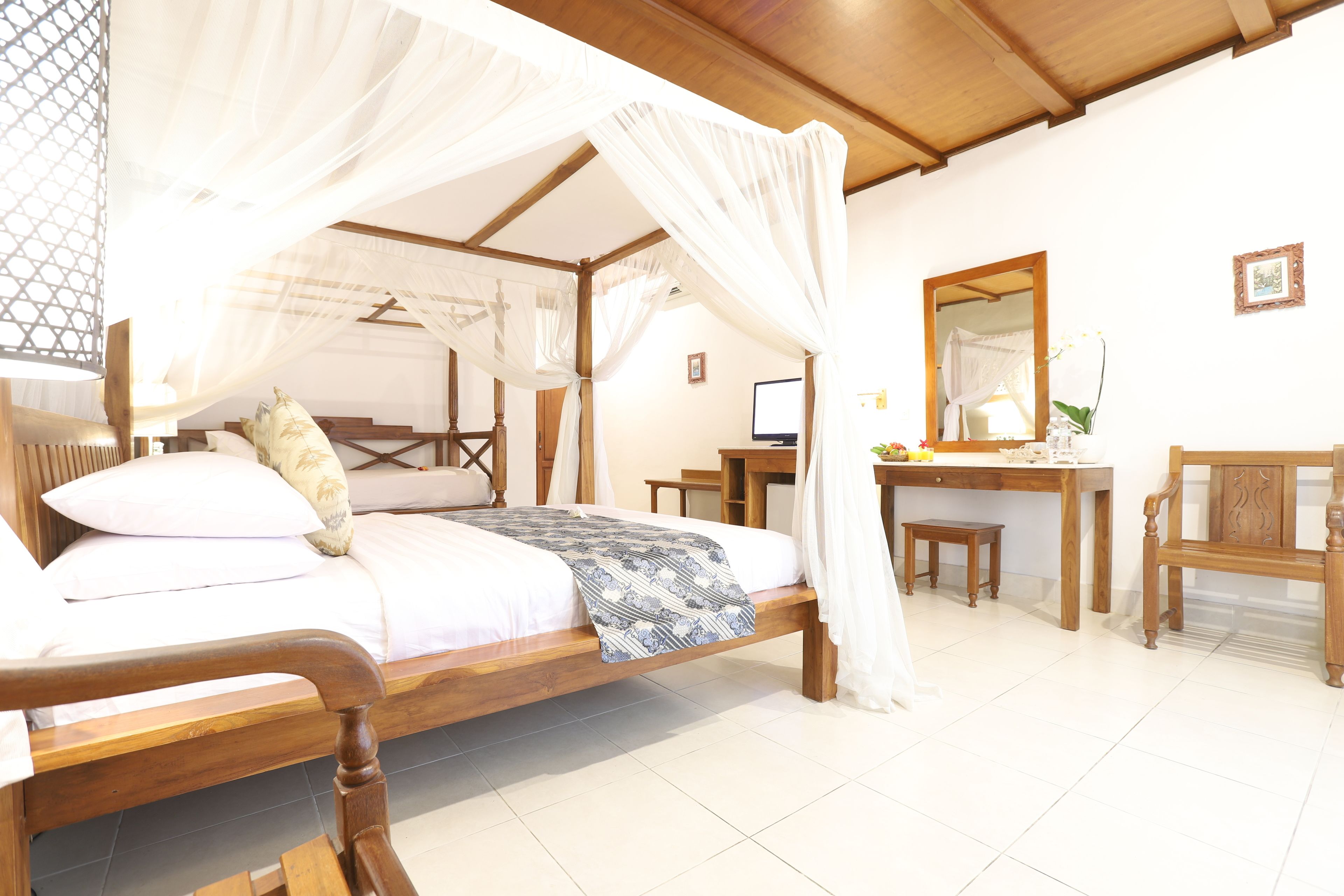 deluxe room | 1 bedroom, minibar, desk, laptop workspace