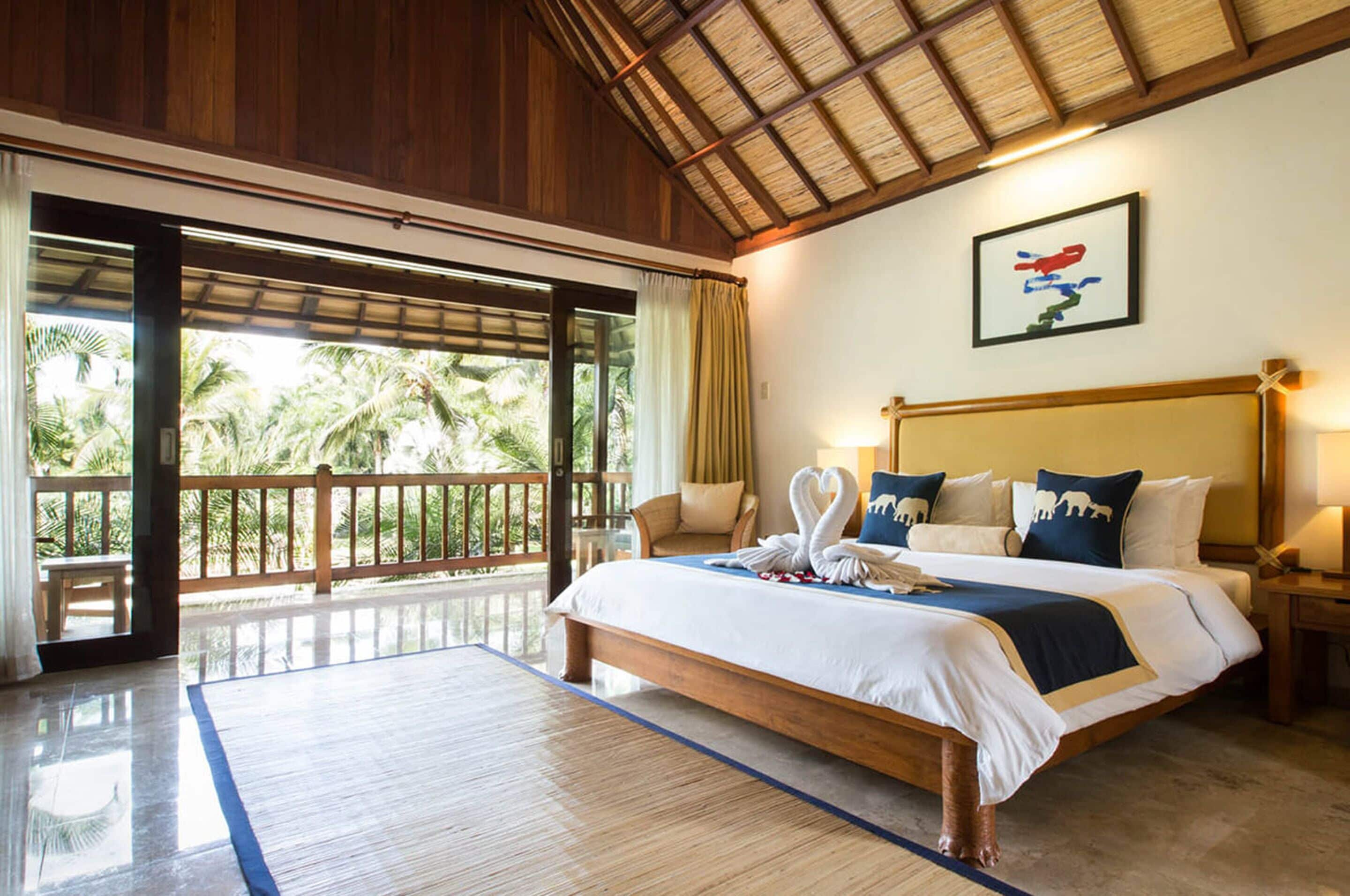 luxury room, park view | minibar, in-room safe, desk, blackout curtains