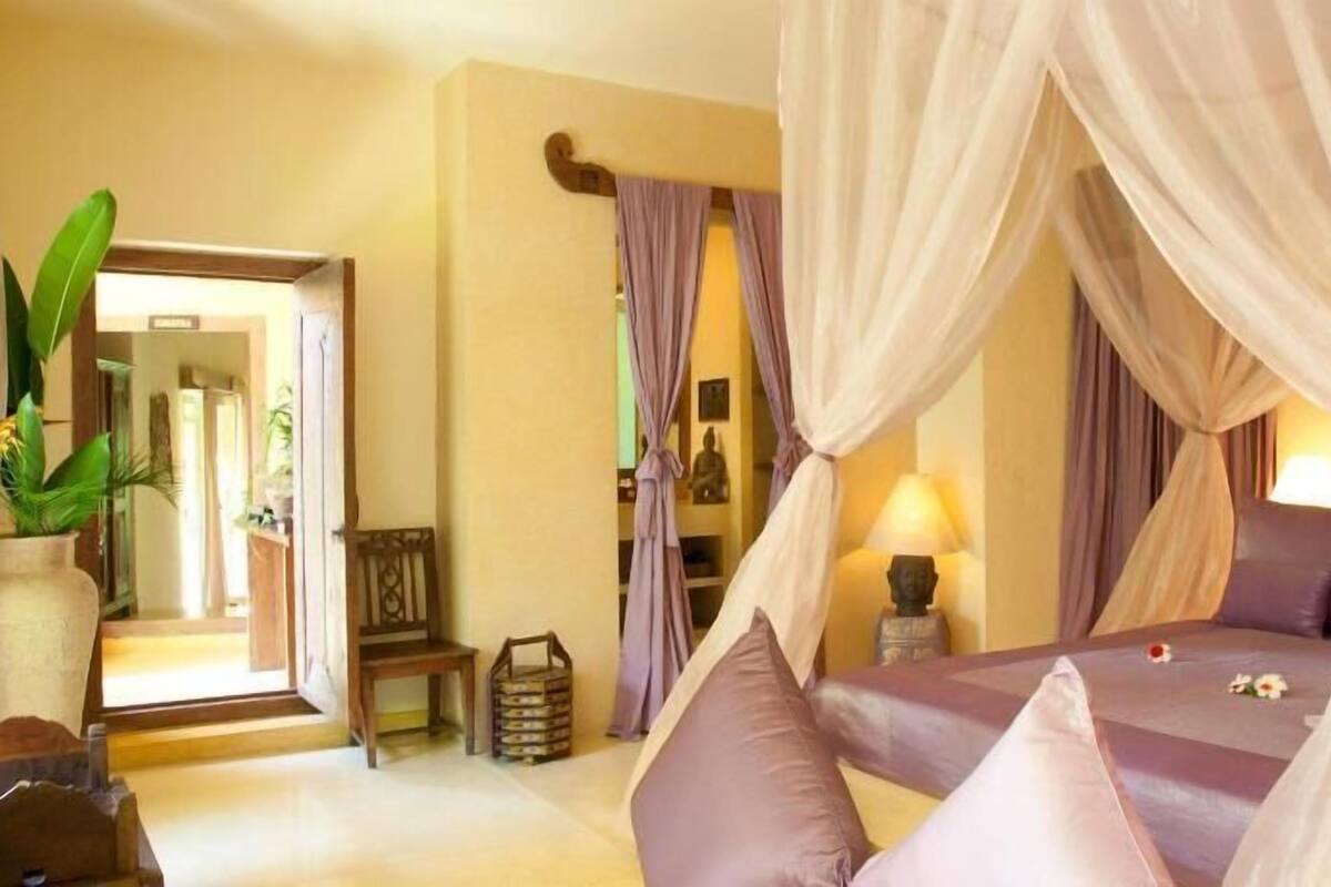 In-room safe, individually decorated, desk, free WiFi