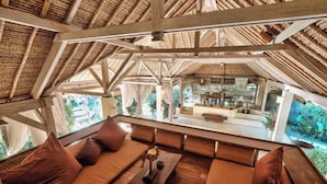 In-room safe, desk, WiFi (free), individually decorated - Villa Mathis (Kerobokan)