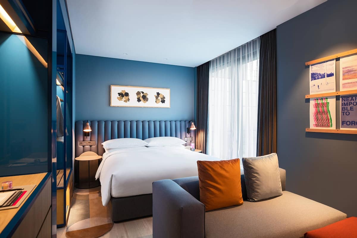 Creator Room, 1 King Bed, Non Smoking, City View | Premium bedding, pillowtop beds, in-room safe, blackout drapes